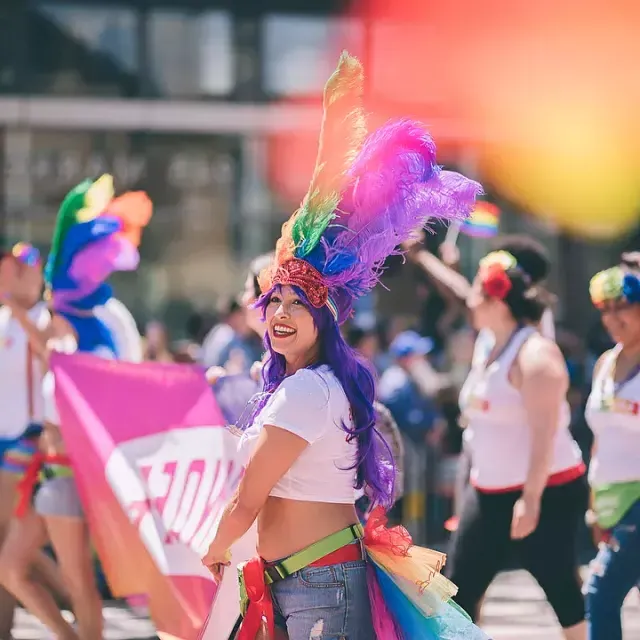 Mulher na Parada do Orgulho em São Francisco